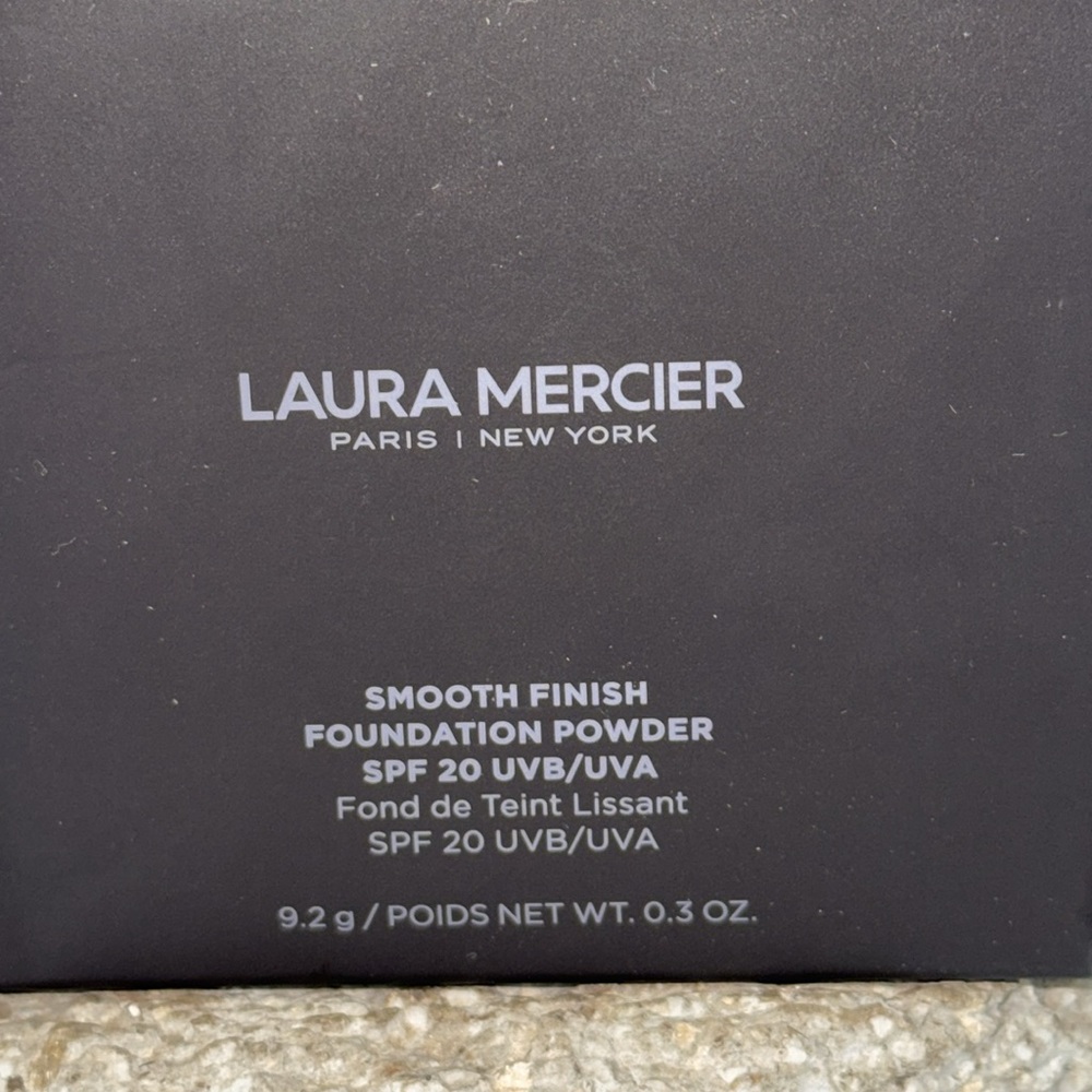 Laura Mercier Foundation Smooth Finish‎ Powder - Picture 3 of 11